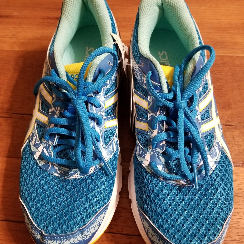 Size 7 Asics running shoes
